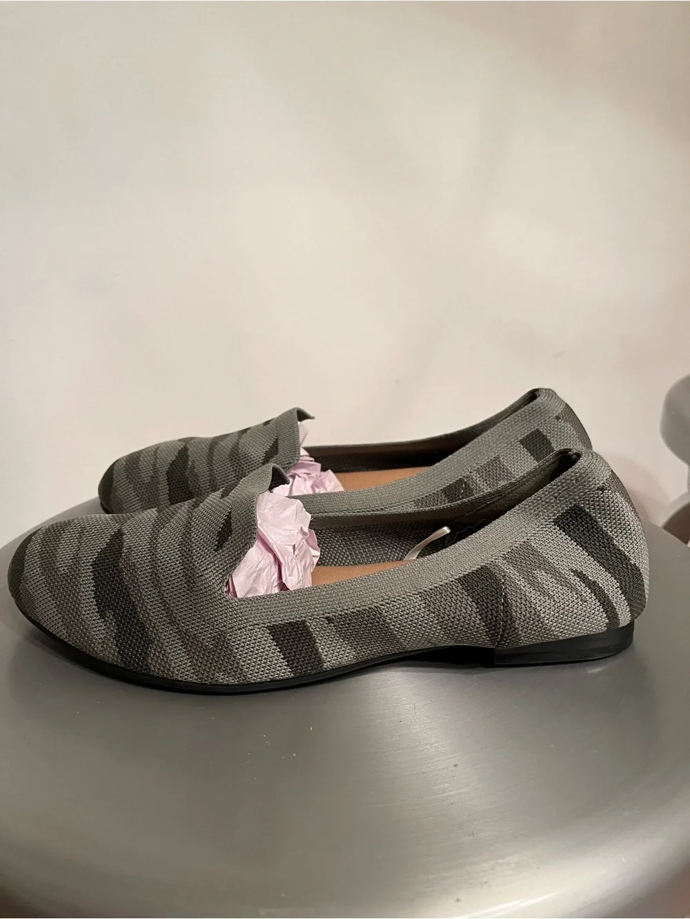 NWT Women’s Knit Camo Slip-On Flats Gray Camo Print Size 9.5